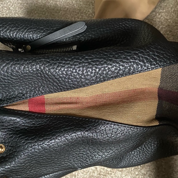 PEBBLE LEATHER BURBERRY BAG - Picture 4 of 12